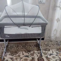 تخت کنار مادر