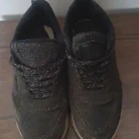 کفش کتونی سایز ۴۰