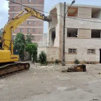 تخریب ساختمان همراه با بیل و لودر