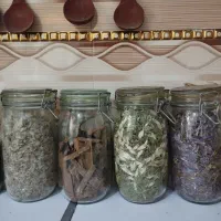 بانکه.شیشه حبوبات.دیس لمونژ.گلیم دست باف.سینی مس