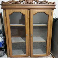ویترین برای کتاب و یا ظرف
