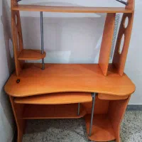 میز کامپیوتر در حد نو