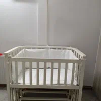 تخت کنار مادر