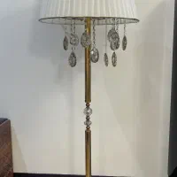 آباژور ایستاده