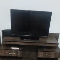 میز تلوزیون  چوبی سالم و تمیز  جنس  خوب