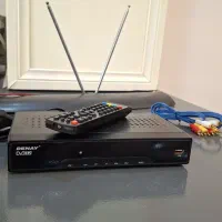 دستگاه دیجیتال با آنتن رومیزی و کنترل و فیش