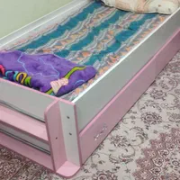 دو عدد تخت به همراه میز تحریر آینه خور ا