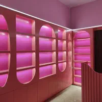 دکور فروشگاهی قفسه ویترین طراحی رایگان