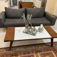 کاناپه و میز جلو مبلی