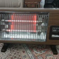 یک عدد بخاری برقی عتیقه و یک عدد قیچی قند شکن