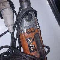 یک دستگاه دریل چکشی گیربکس دار AEG