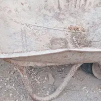 فر‌‌وش فرغون و نردبان پشت بامی فلزی .