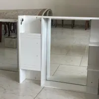آینه و جای وسایل حمام و سرویس بهداشتی