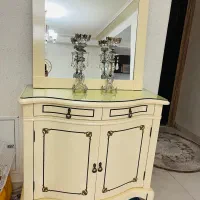 آیینه و میز کنسول در حدنو