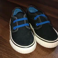 کفش و لباس بچه