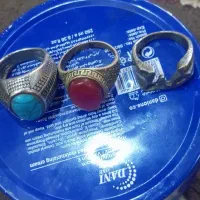 تعدادی نگین سنگ ،انگشتر ،پلاک و ساعت