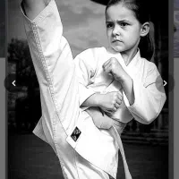 آموزش کاراته  ویژه دختران با تخفیف دانش آموزانی۶۰۰