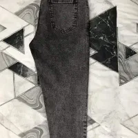 شلوار جین طوسی|لباس|لاهیجان, انقلاب|دیوار