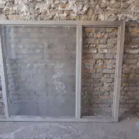 درب و پنجره آهنی ارتفاع دارد که