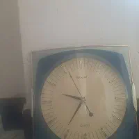 ساعت آرام گرد صحفه تخت