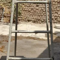 چهار پایه فلزی