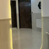 صندلی ‌،سرشور ،اینه ،کمد و دکوری‌ زنبوری ارایشگاه|آرایشگاه و سالن‌های زیبایی|یزد, |دیوار