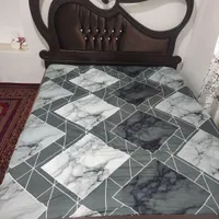 تخت دونفره سالم و بی نقص وتشک سالم و درحد نو