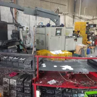 چند نفر کارگر ساده اقا در تولید زیره کفش