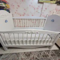 تخت خواب کودک به همراه خوش خواب در حد نو