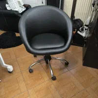 صندلی چرخ دار چرمی