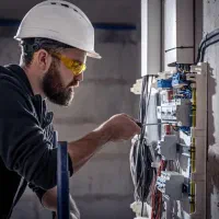 تکنسین برق صنعتی