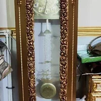 ساعت طلایی چوبی به فروش می‌رسد