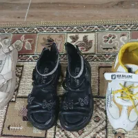 کفش‌های دخترانه فروشی