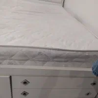 تخت خواب دونفره سالم در حد نو خیلی کم استفاده شده|تخت و سرویس خواب|آبپخش, |دیوار