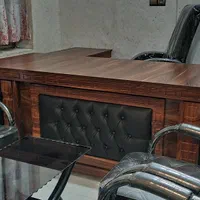 فروش تعدادی میز اداری و صندلی انتظار اداری تمیز|دفتر کار|یزد, |دیوار