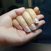 خدمات کاشت و آموزش ناخن لیا