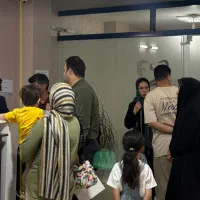 خدمات تخصصی ایمپلنت و اوردنچر|خدمات آرایشگری و زیبایی|اصفهان, کوی ولی عصر|دیوار