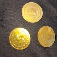 تعدادی سکه شاهنشاهی و سنگ رخ دار