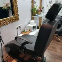 دوعددصندلی آرایشگاه کاملاسالم ویک عددمبلی|آرایشگاه و سالن‌های زیبایی|رشت, چله خانه|دیوار