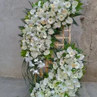 کد107 به قیمت بازار  تاج دسته گل طبیعی