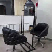 صندلی کوتاهی چستر و سرشور و اینه قدی دو طرفه فلزی