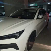 سفید  و مشکلی kmc j7 مدل 1404 چهار سال بیمه بدنه
