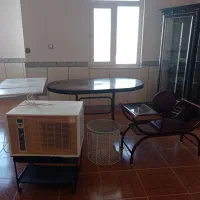 کولر آبی و میز ناهار خوری چوبی شیشنفره بدون صندلی