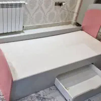 تخت و کمد ومیزتحریر برند آپادانا|اسباب و اثاث بچه|رشت, جانبازان|دیوار