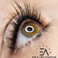 مدل برای خط چشم و لب