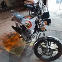 موتور سیکلت همتاز