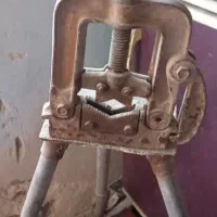 لوله گیر سه پایه