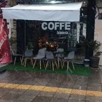 باریستا کار خانم شیفت عصر