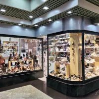 فروشنده خانم/ آقا