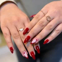 کاشت ناخن با ظرافت و‌ حوصله،نوبت دهی سریع